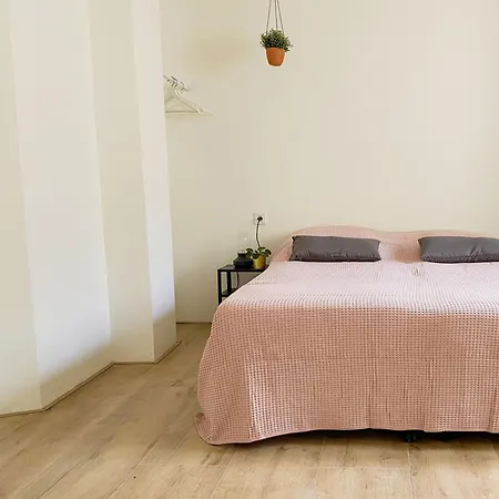 Modern 2 In Historic Abbey * Cadier en Keer