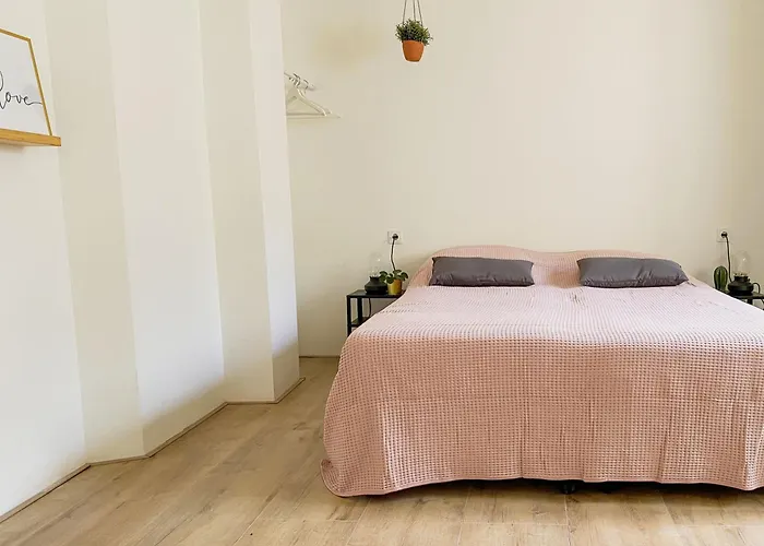 Modern 2 In Historic Abbey * Cadier en Keer