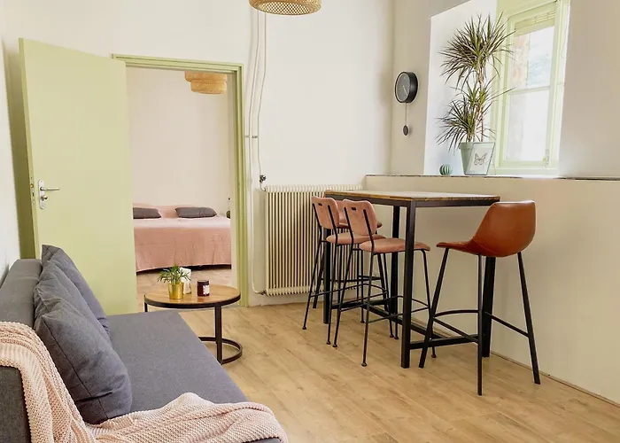 Modern 2 In Historic Abbey Cadier en Keer