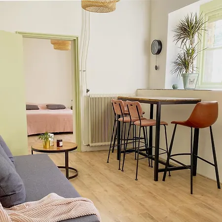 Modern 2 In Historic Abbey Cadier en Keer