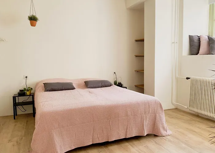 Modern 2 In Historic Abbey * Cadier en Keer