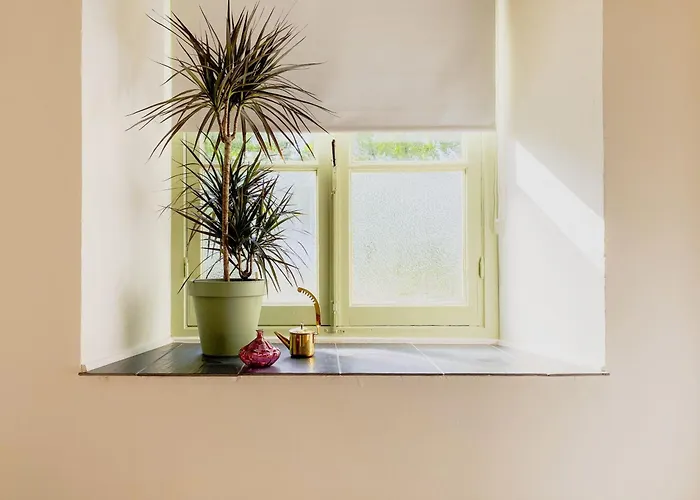 Modern 2 In Historic Abbey Cadier en Keer