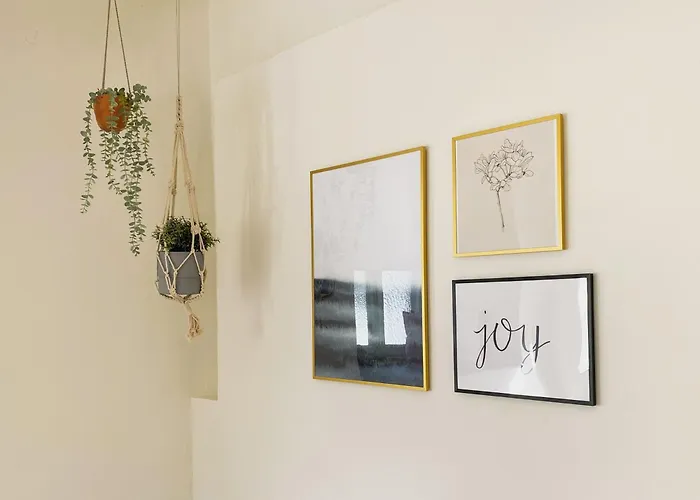 Modern 2 In Historic Abbey Apartment Cadier en Keer